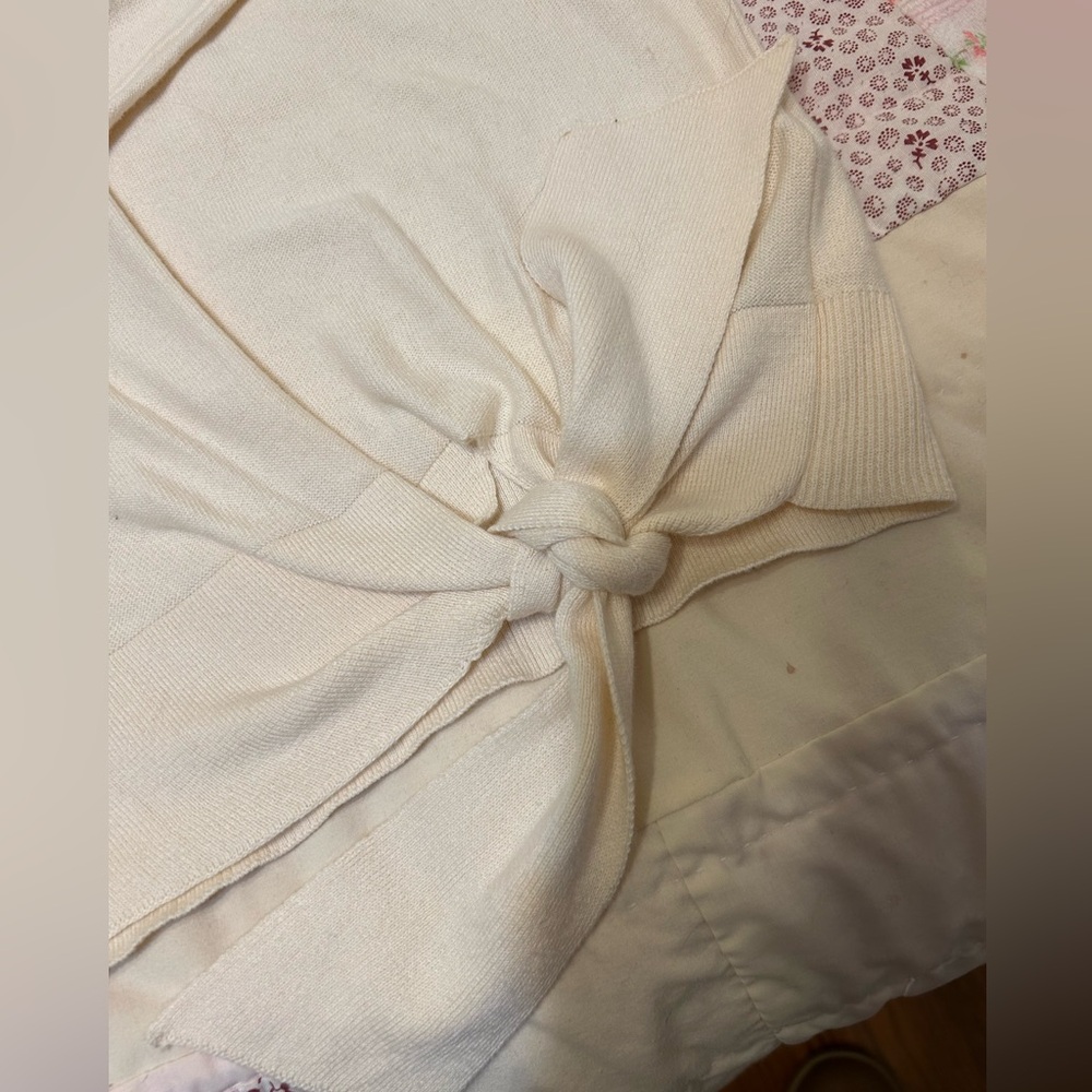J. Crew Women's Cream Sweater - Picture 4 of 5
